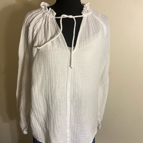 H&M White Ruffled Blouse - Picture 2 of 6